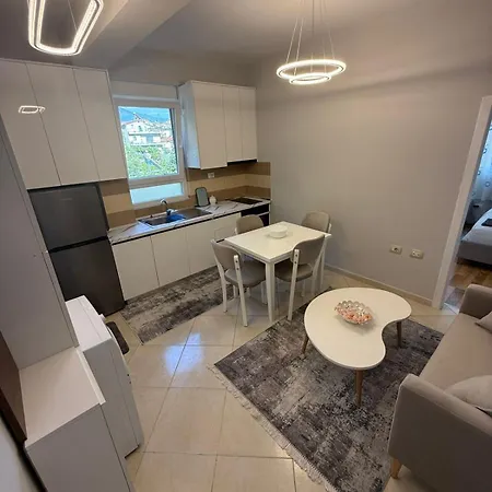 Happy * טיראנה