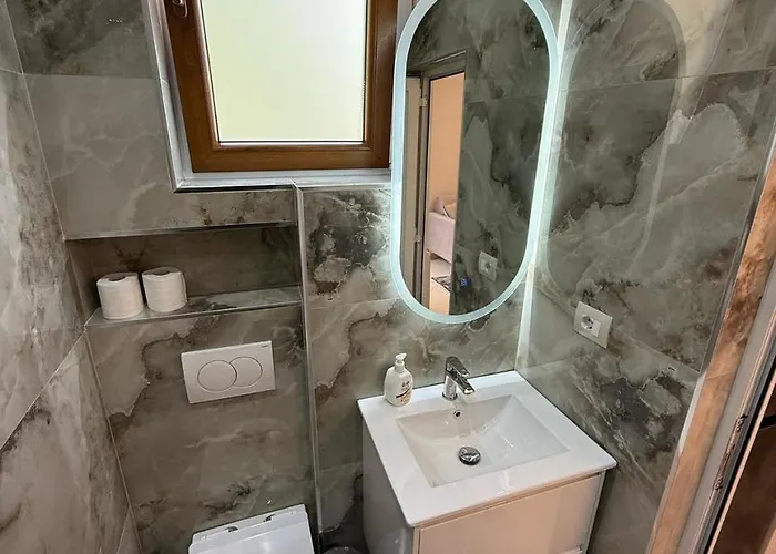 Happy * טיראנה