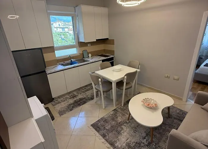 Happy * ティラナ